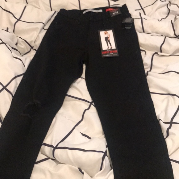 Celebrity Pink Curvy Hi-Rise “The Deb” Black Jeans! Beautiful and Sexy looking! - Picture 4 of 7